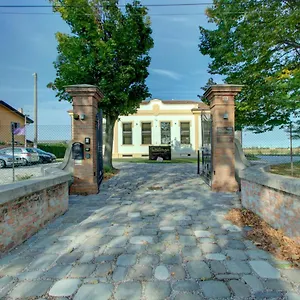 Gasthuis Resilienza, Mira
